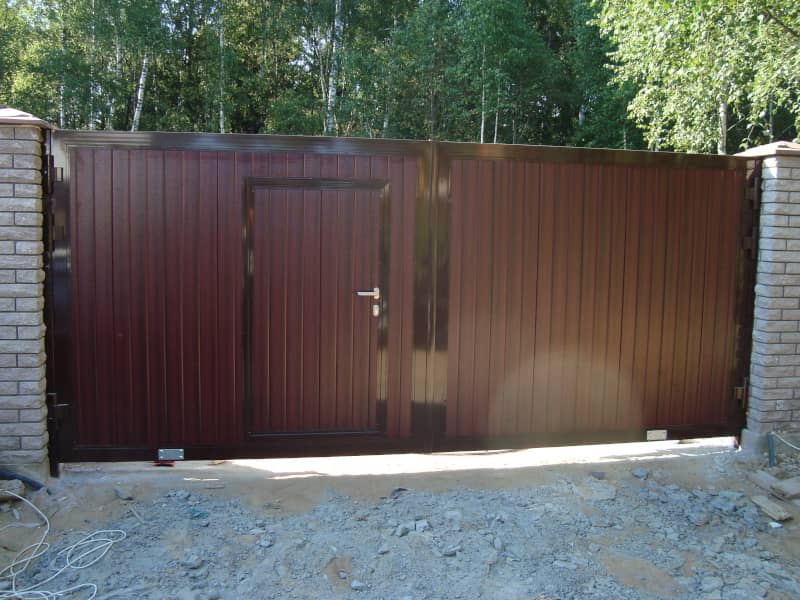 Уличные ворота DoorHan в Воронеже с установкой